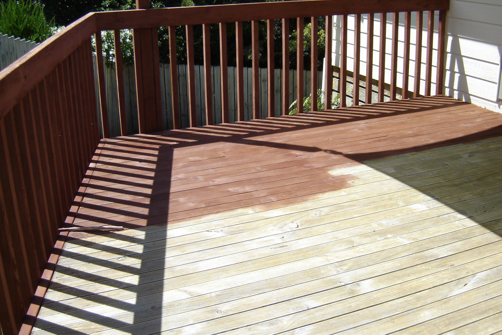 Deck Staining Chicago (What You Should Know)